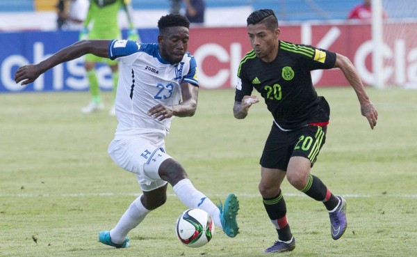 OFICIAL: El defensor central Jhonny Palacios renovó contrato con el Olimpia