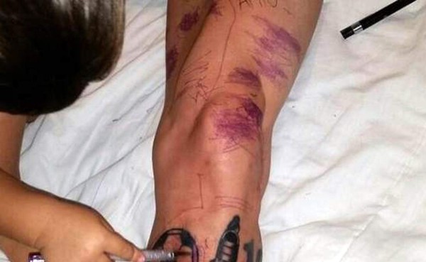 El tatuaje de Messi tiene una pelota, una espada y el 10