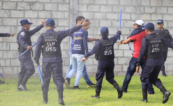 Barras de Motagua y Marathón se agarran a pedradas en Comayagua
