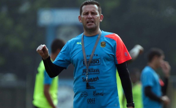 Javier Delgado acepta que hay presión previo al clásico sampedrano