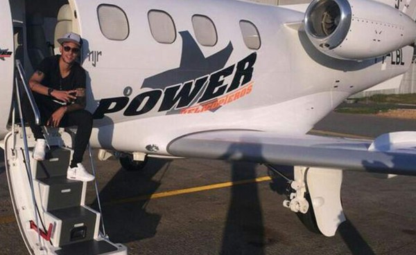 Neymar llega a Brasil con la incertidumbre si jugará ante Honduras