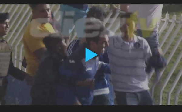 VIDEO: Eufórica celebración de Diego Vázquez tras el gol de Kevin López