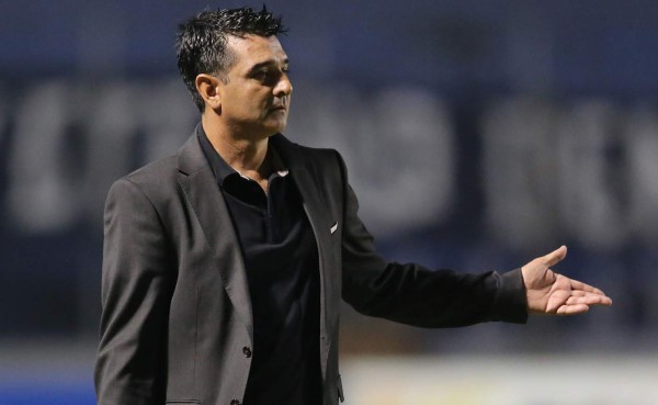 Diego Vázquez fue abucheado a su ingreso al estadio en Tocoa