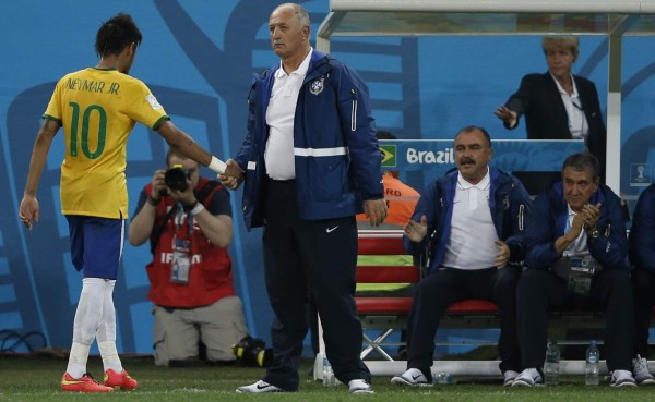 Scolari: 'Vi la jugada diez veces y para mí fue penal'