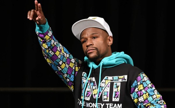 Floyd Mayweather sigue presumiendo de su millones