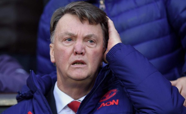 OFICIAL: Manchester United destituye al técnico Louis Van Gaal