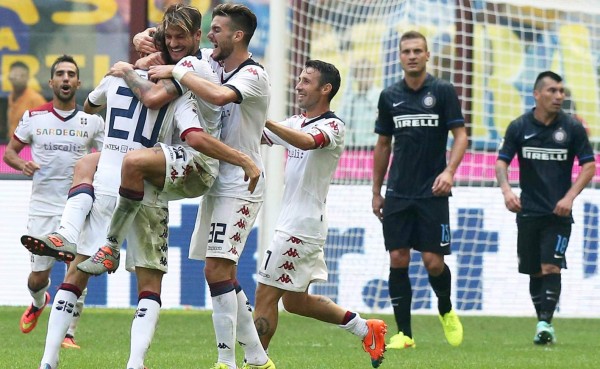 Los milaneses se desploman: el Cagliari humilla al Inter y el Milan empata