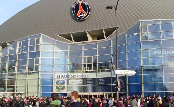 UEFA ordena cerrar un sector del estadio del PSG