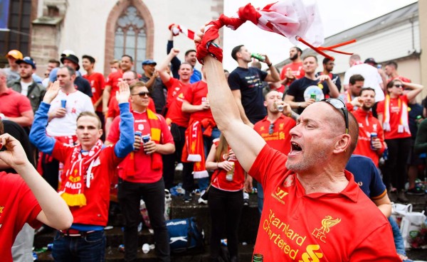 Ingleses y españoles arman un 'fiestón' ante de la final de la Europa League