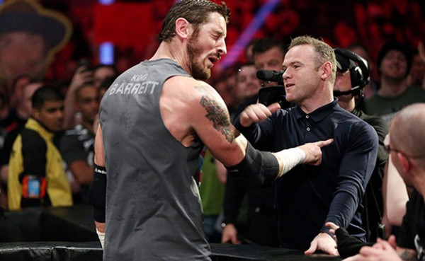VIDEO: Wayne Rooney le da una cachetada a luchador de la WWE