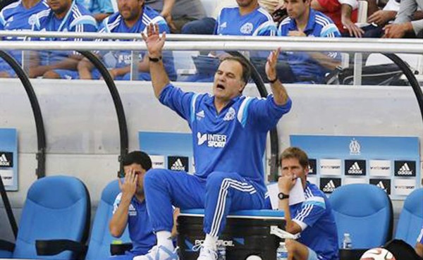 VIDEO: Bielsa enloquece porque no habían más camisetas para Ayew