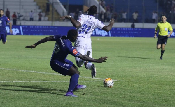 Motagua y Olimpia quedaron 0-0. Un juego donde el arbitraje fue fatal y el fútbol nunca apareció.