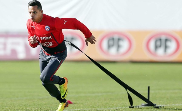Alexis Sánchez, en chequeo médico en Brasil por dolor en hombro