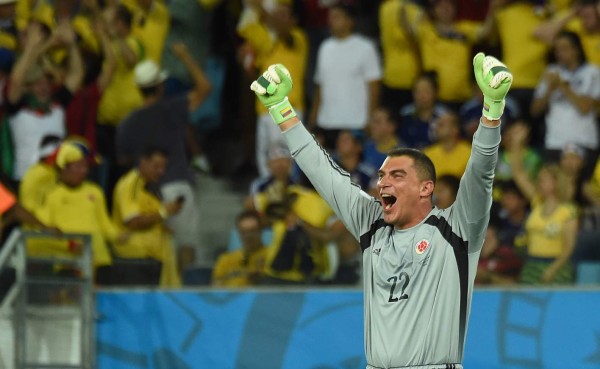 Mondragón se convierte en el futbolista de más edad en jugar un Mundial