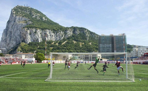 Modesto equipo de Gibraltar derrota al Celtic en partido de Pre-Champions