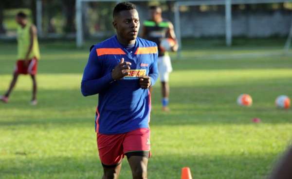 Júnior Lacayo realiza su primer entreno con el Victoria
