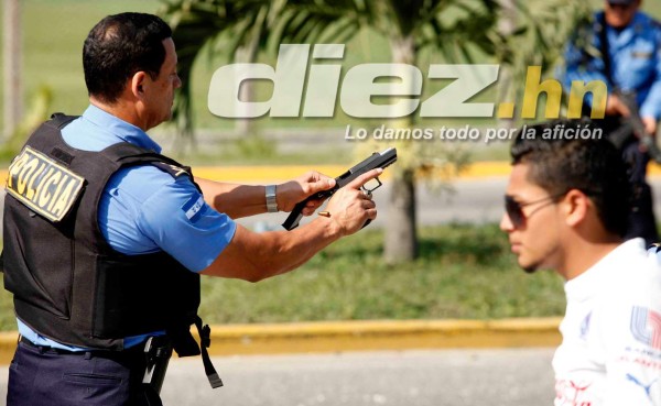 Imágenes: Piedras, armas y violencia en la pelea de barras previo al Real España-Olimpia