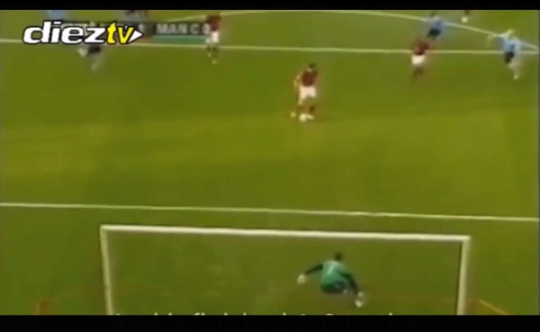 VIDEO: Pires y Thierry Henry quisieron hacer el penal de Messi y Suárez