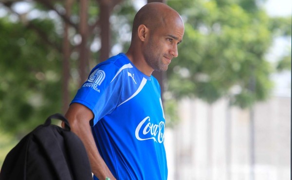 Omar Guerra dio el susto en el entrenamiento de Olimpia
