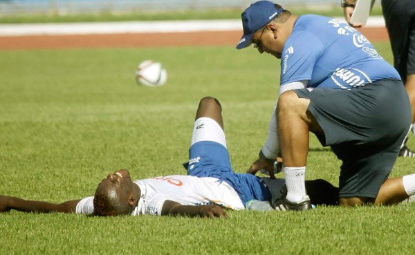 Rubilio Castillo da el susto en el primer entreno de Honduras en el Olímpico