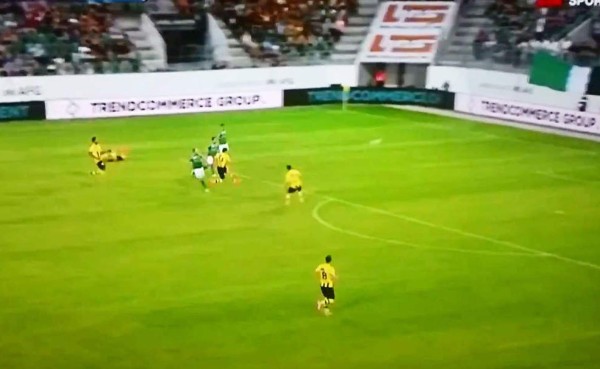 VIDEO: Por sacar la pelota del campo, anota autogolazo