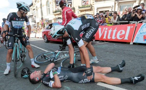 Mark Cavendish sufre dura caída en el Tour de Francia