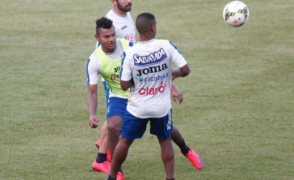 Mario Martínez: 'Real España me mejoró el contrato y me quedaré'