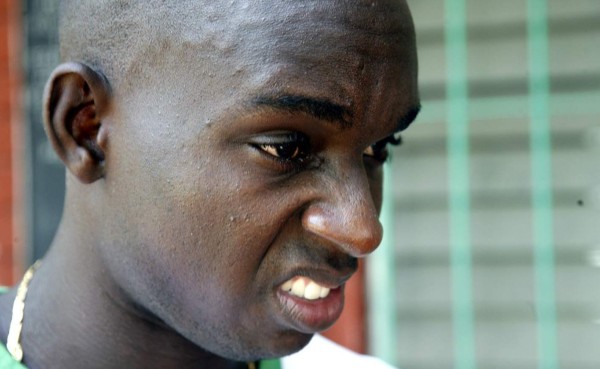 Policía llega en medio de un partido a arrestar al futbolista tico Erick Scott