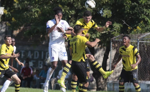 Carlo Costly debuta con triunfo y Olimpia avanza en Copa Presidente