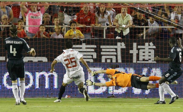 Las mejores tapadas de Iker Casillas en el Real Madrid