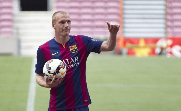 Con poca afición Jeremy Mathieu fue presentado en el Barcelona