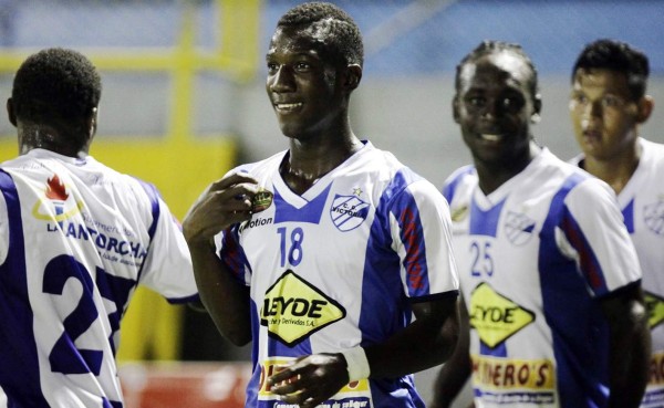 Darixon Vuelto asegura que rechazó oferta del Tenerife por el Victoria