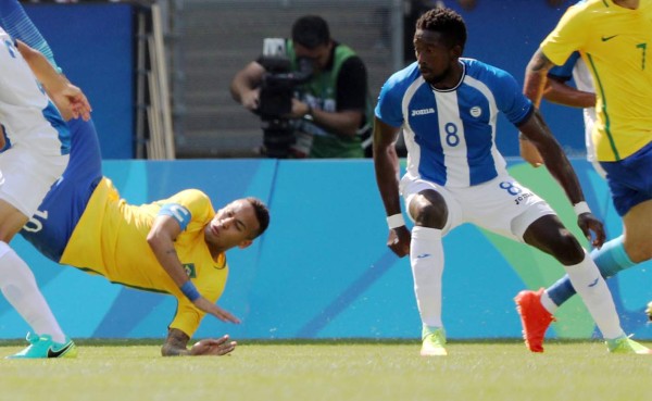Johnny Palacios, el más bombardeado por afición tras derrota de Honduras
