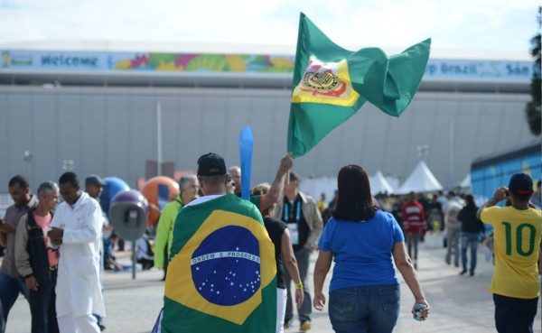 Torcedores brasileños ya tienen en ambiente el arranque del Mundial