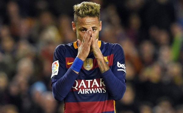 Oferta de 190 millones por Neymar es del Manchester United, confirma su padre