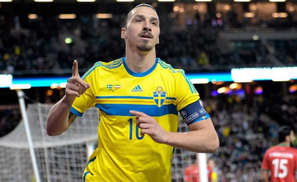 Ibrahimovic cree que es 'demasiado tarde' para jugar en la Premier League