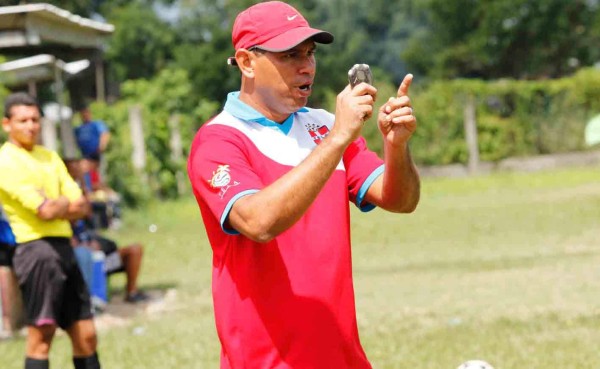 Jorge 'Tata' Lozano, un hombre de Dios que busca ascender al Tela a Liga Nacional