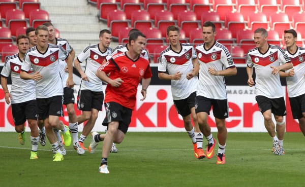 Alemania se despide de su afición ante Armenia