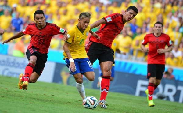 Con un agigantado Ochoa, México se le atraganta a Brasil