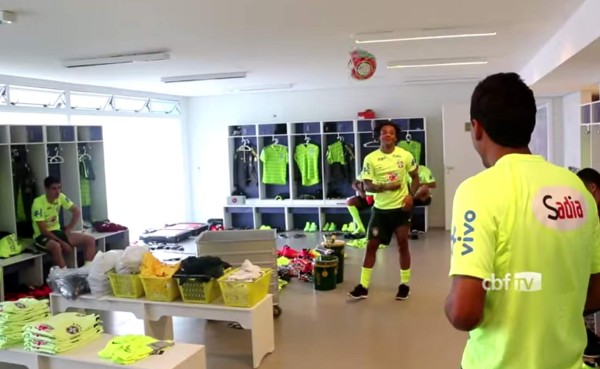 La selección de Brasil toma ritmo con salsa y música disco española