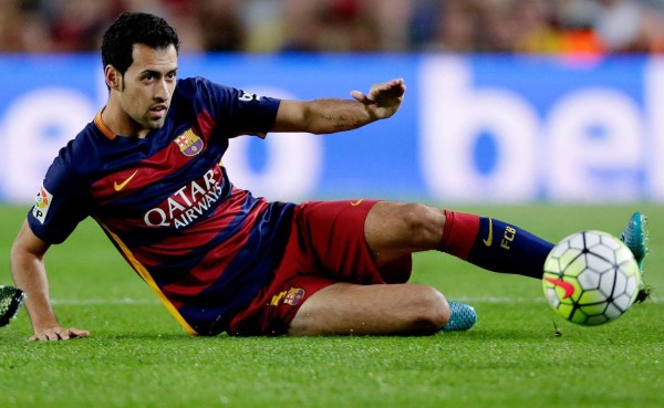 Sergio Busquets reconoce que Barcelona no puede permitirse dar un respiro porque sus rivales no están fallando. Foto AFP