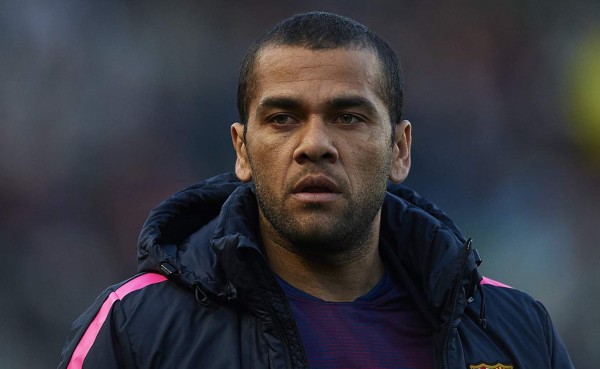 Luis Enrique desea que Dani Alves continúe en Barcelona