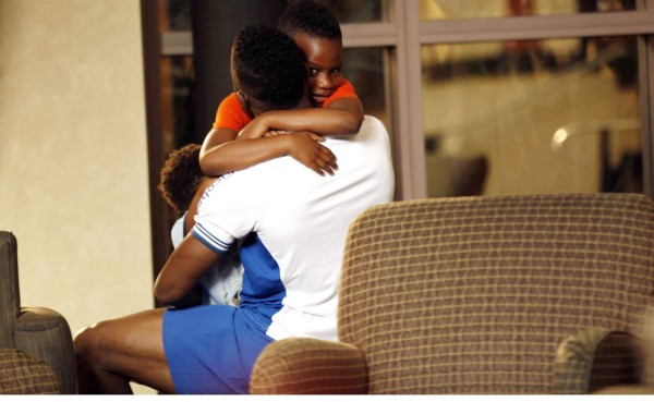 Maynor Figueroa recibe a sus hijos Keyvan y Keyrol