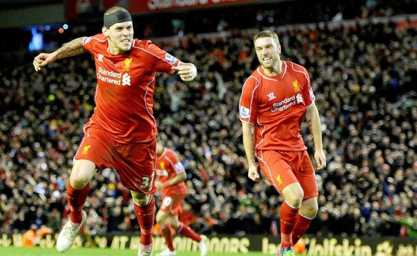 Skrtel, en el añadido, evita la caída del Liverpool y el triunfo del Arsenal