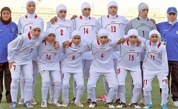 ¿Ocho hombres infiltrados en la selección femenina de fútbol sala de Irán?