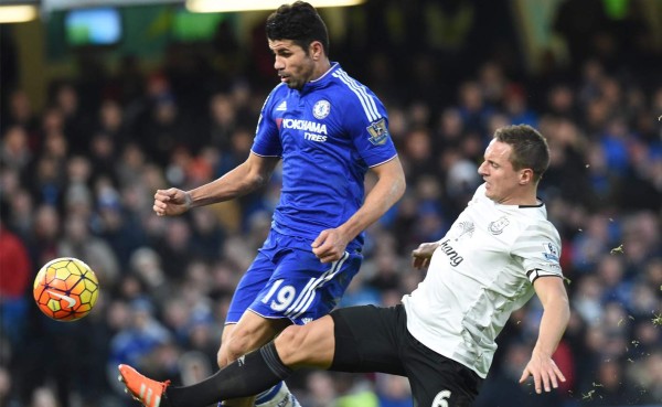 Diego Costa es trasladado al hospital por una lesión en la espinilla