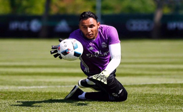 Keylor Navas muestra su impaciencia en un entrenamiento del Real Madrid