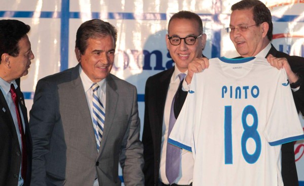 Alfredo Hawit revela las peticiones que ha hecho Jorge Luis Pinto