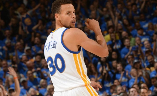 La camisa de Stephen Curry fue la más vendida esta temporada