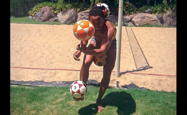 Ronaldinho demuestra con una foto su impresionante dominio de balón